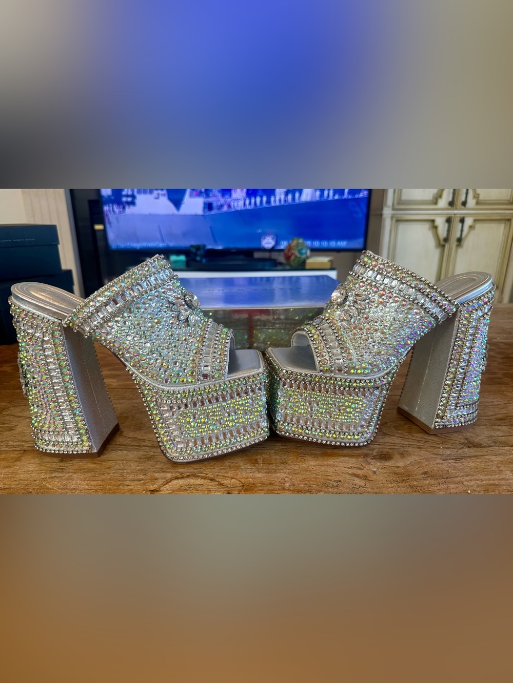 Azalea Wang Crystal-Embellished Silver Platform Sandals – Women's 8 NIB